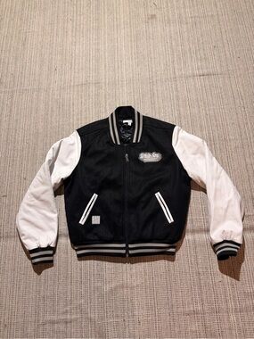 WEAR BY ERIN ANDREWS Wmn's Chicago White Sox Black/White Varsity Jacket Size M